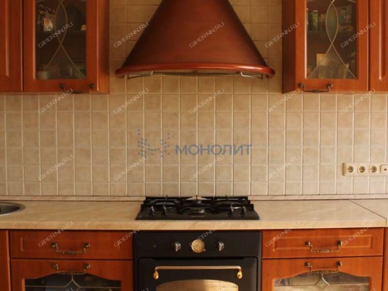 трёхкомнатная квартира на Большей Печёрской улице дом 32