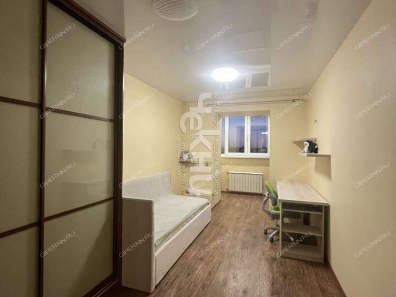 пятикомнатная квартира на улице Красных Зорь дом 22