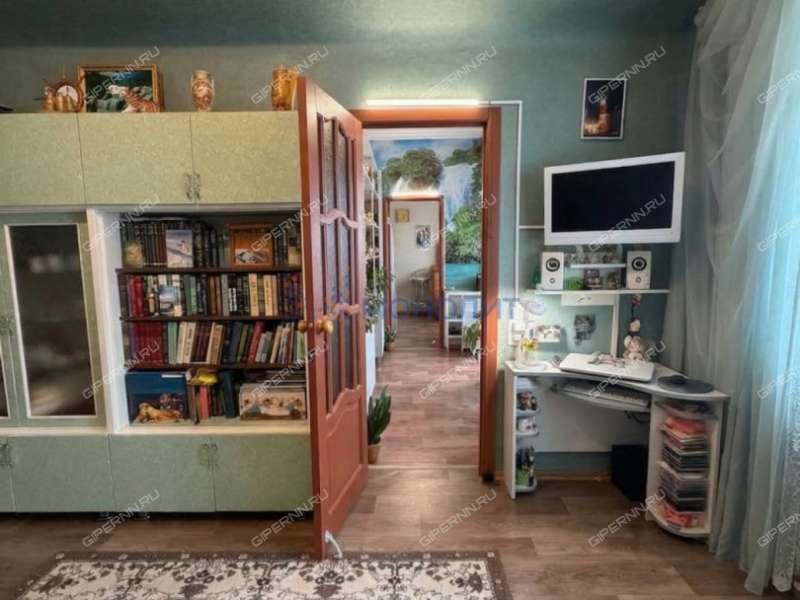 трёхкомнатная квартира на улице Страж Революции дом 4