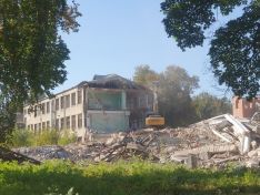 Заброшенное здание легендарной школы Автограда сносят в Нижнем Новгороде