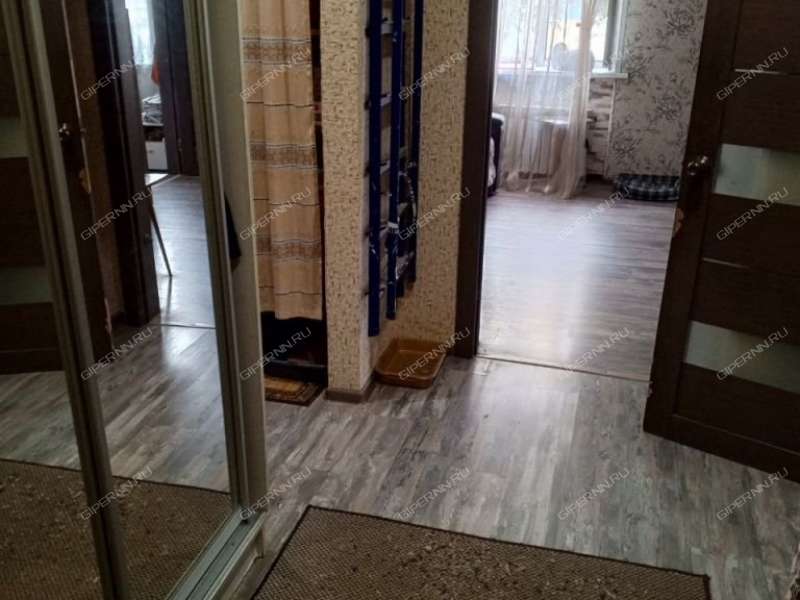 трёхкомнатная квартира на улице Героя Советского Союза Поющева дом 15